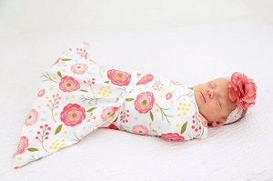 日本初上陸！【Sleeping Baby】スカートタイプの進化型ベビー服「おくるみん」新登場！